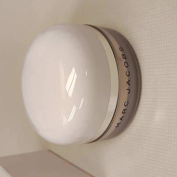 Marc Jacobs Finish Line Setting Powder - Picture 2 of 3